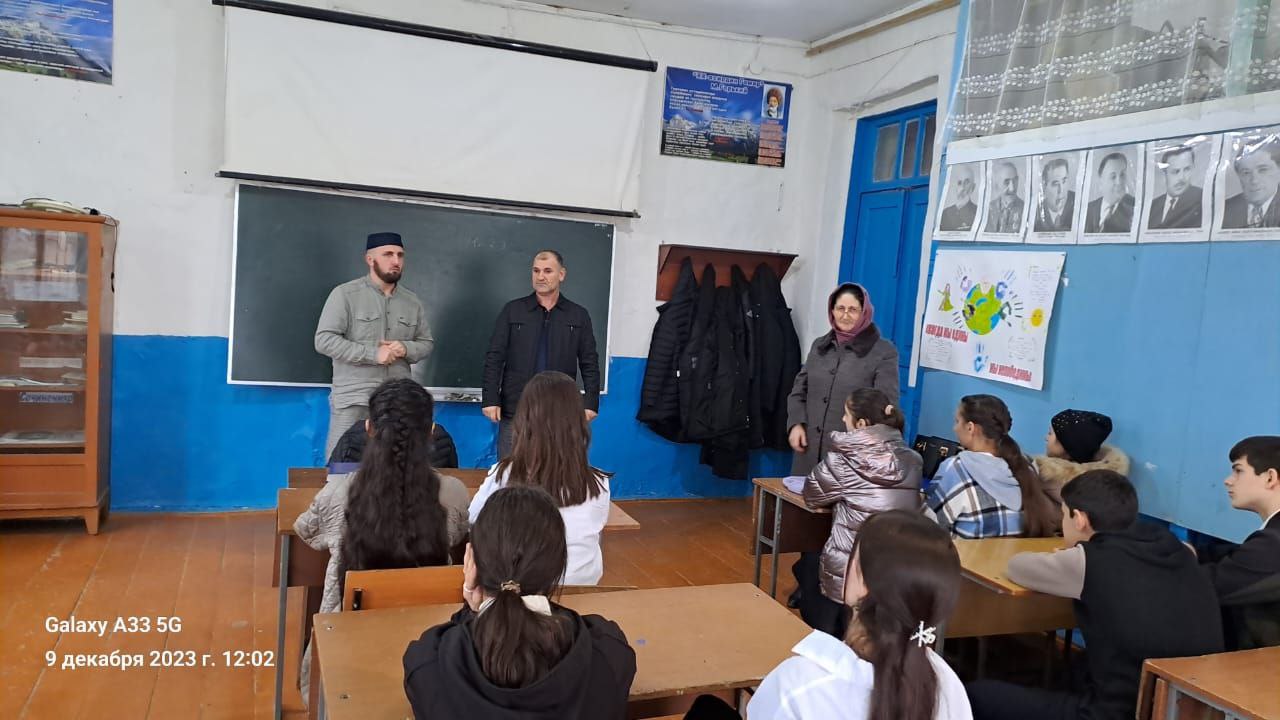Встреча учащихся 9-11классов  с имамом мечети.
